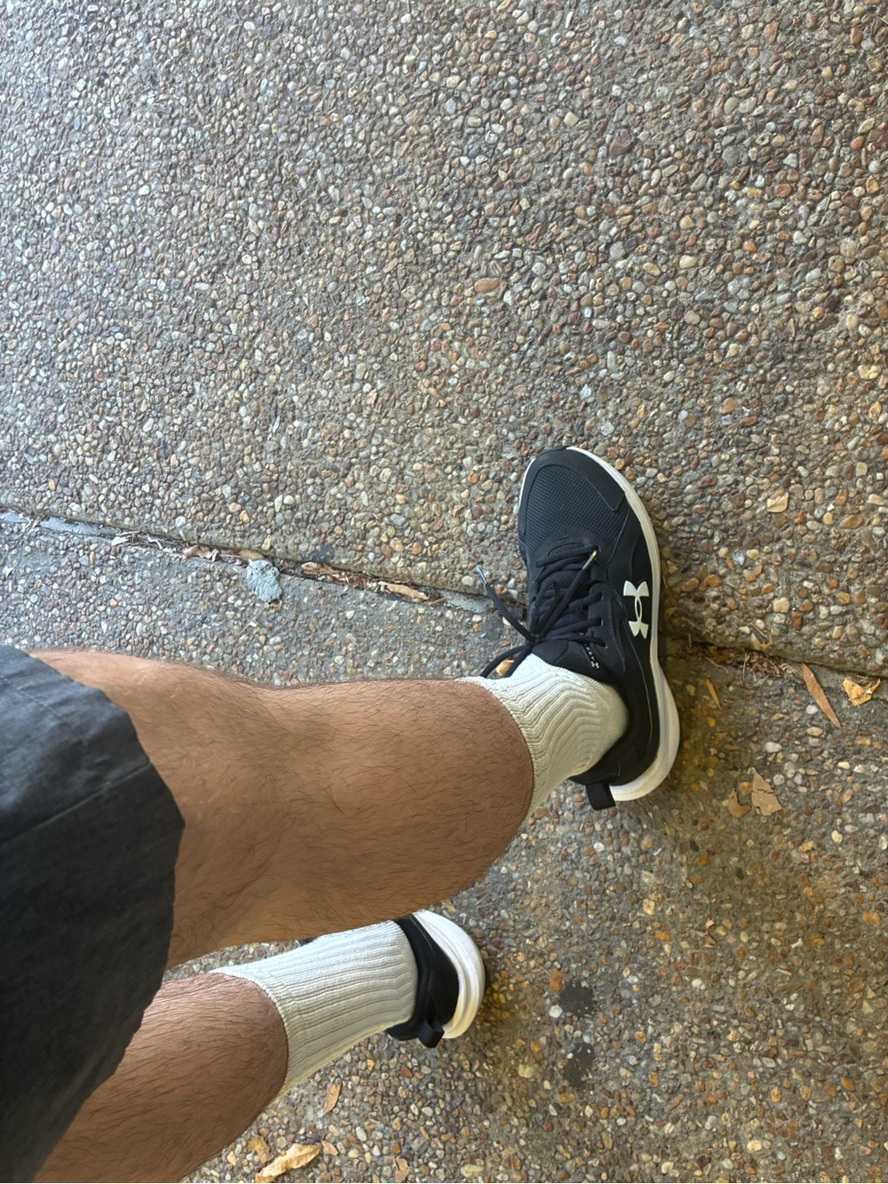 Under Armor men’s size 11 running sneakers shoes black jock